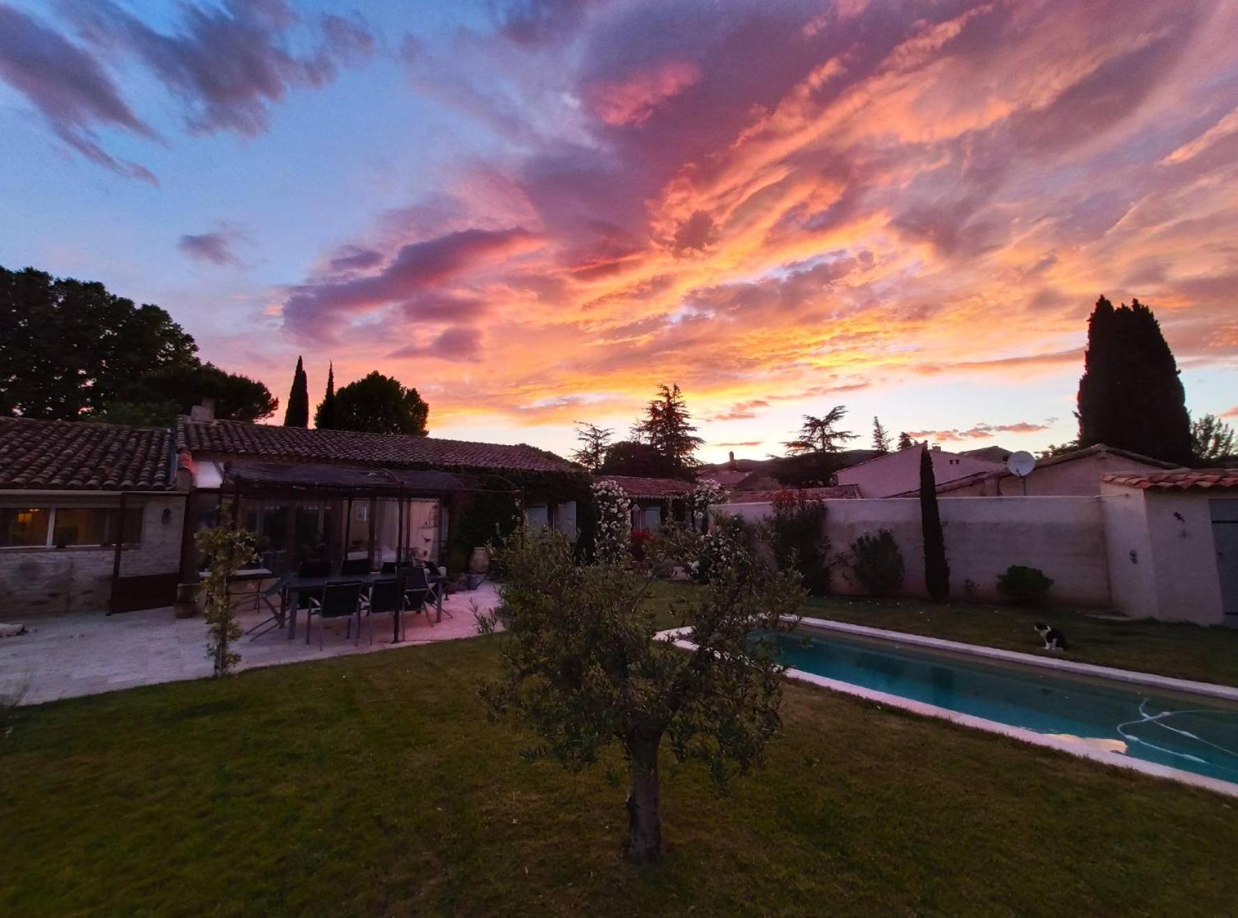 Le Chat Sur Le Toit Lourmarin Exterior foto
