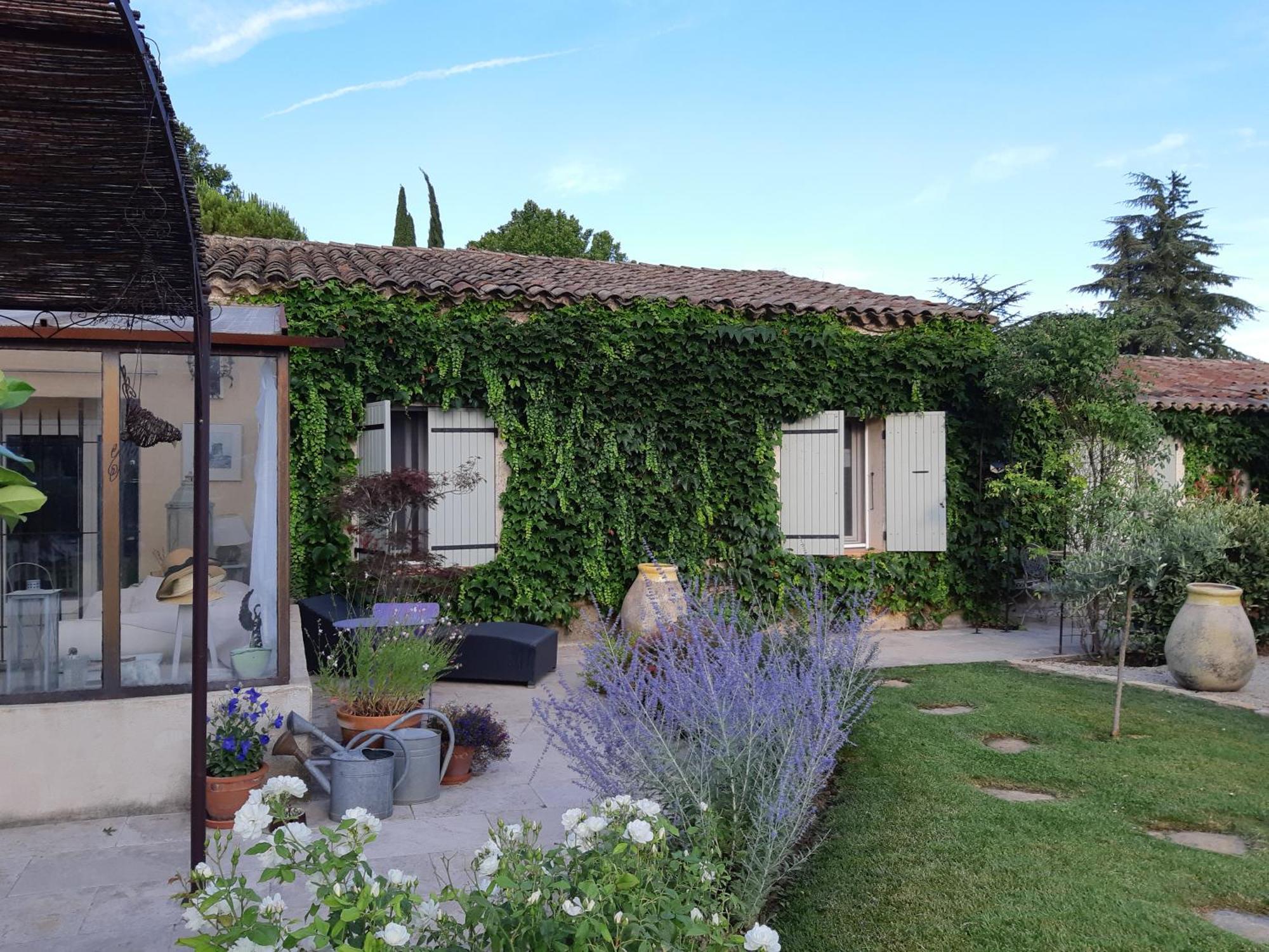 Le Chat Sur Le Toit Lourmarin Exterior foto