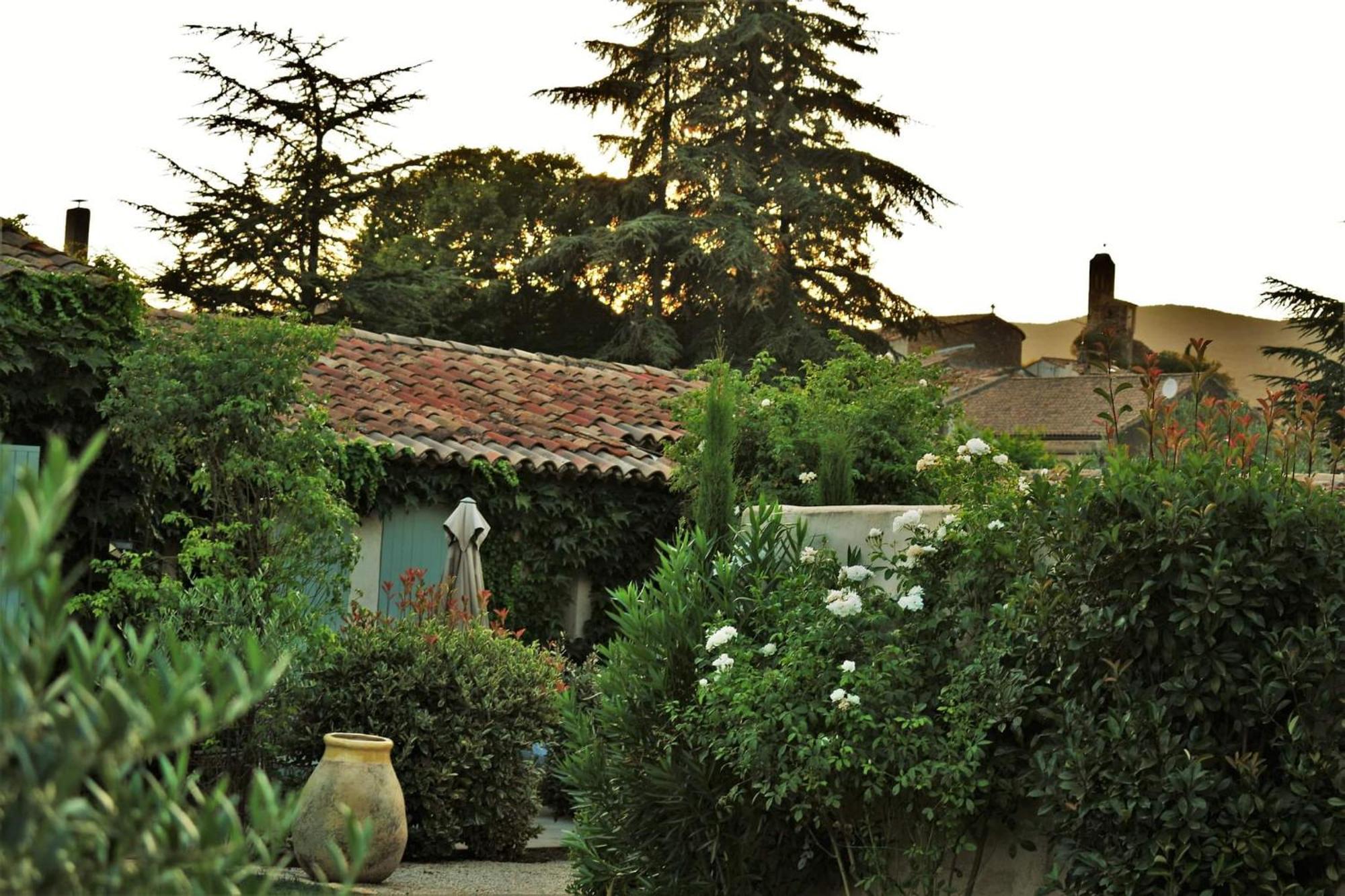Le Chat Sur Le Toit Lourmarin Exterior foto