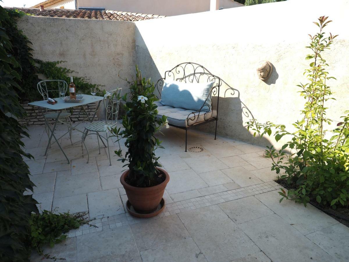 Le Chat Sur Le Toit Lourmarin Exterior foto
