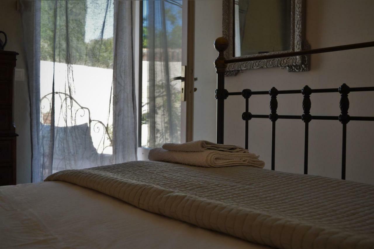 Le Chat Sur Le Toit Lourmarin Exterior foto